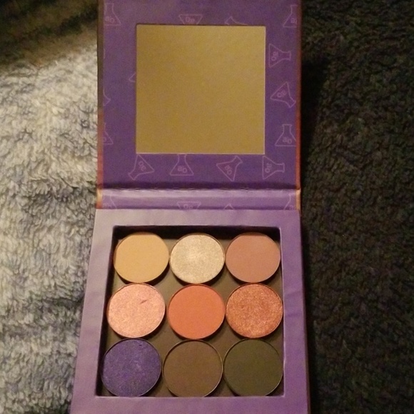 Date Night Eyeshadow Palette - Picture 2 of 5